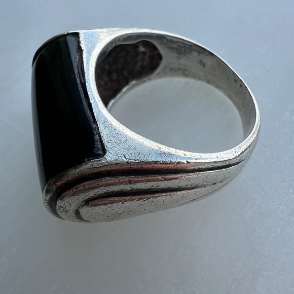 Vintage 1980s Sterling Silver & Onyx Ring Bold Design - Statement Ring Size 7 - Picture 8 of 13